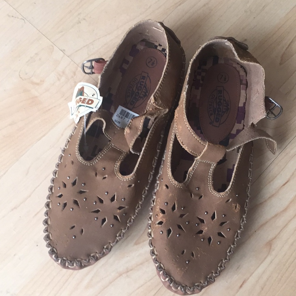 NWT Ruffed Outback sandal shoes with some wear